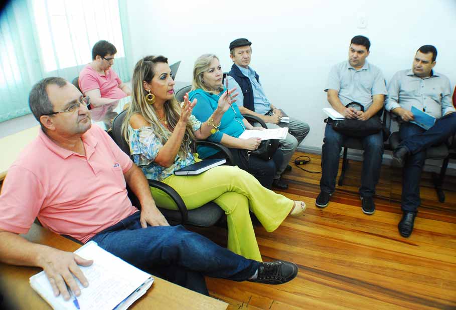 Iluminação pública e transporte escolar tiveram destaque no segundo encontro do projeto "Debates com a Comunidade"