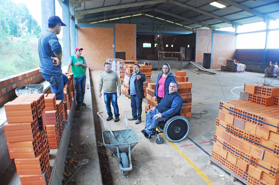 Reforma do Ginásio de Esportes dos bairros Harmonia e União é acompanhada pelo Legislativo de Santo Ângelo. 