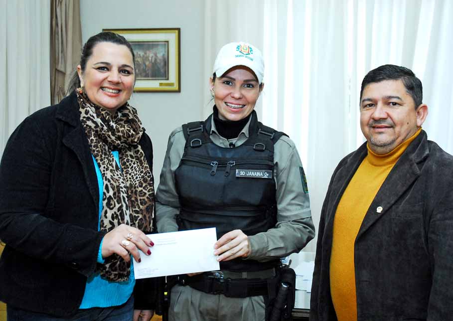 Legislativo presta reconhecimento às ações da Policial Militar Janaina Reis