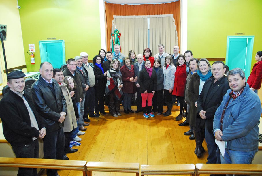 Sessão Especial presta homenagem aos 60 anos de fundação da Escola Sagrada Família