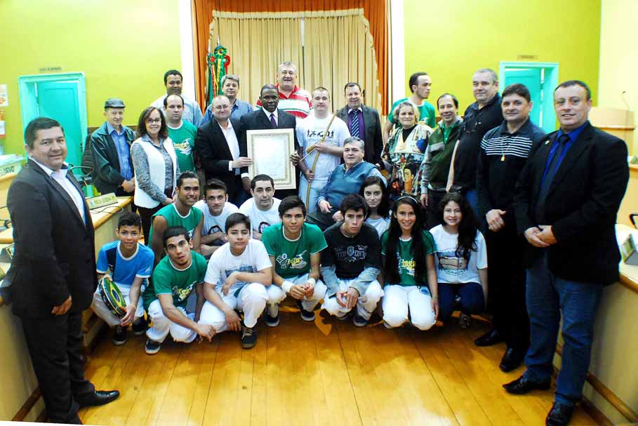 Mestre de Capoeira e Educador Físico Vladimir Farias recebe o Título de Cidadão Honorário do município de Santo Ângelo