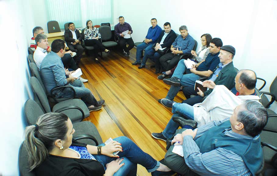 Vereadores participam de reunião com representantes da Corsan e do Ministério Público Estadual