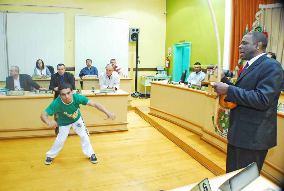 Mestre de Capoeira e Educador Físico Vladimir Farias recebe o Título de Cidadão Honorário do município de Santo Ângelo