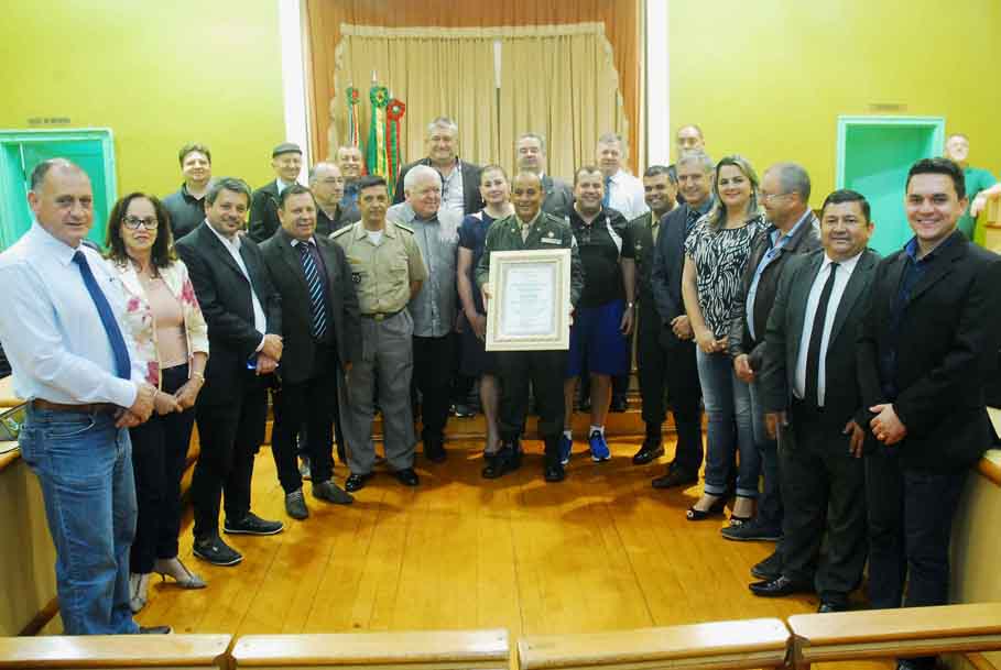 Câmara de Vereadores concede título de Cidadania Honoraria ao Sargento Apolinário dos Santos