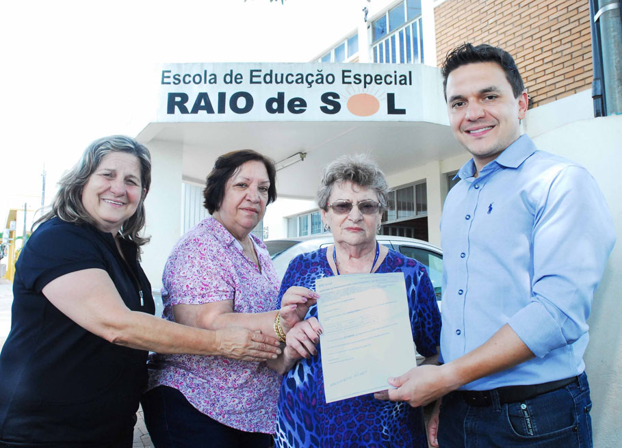 Vereador Makvitz anuncia liberação de recursos para aquisição de Van destinada à APAE Local