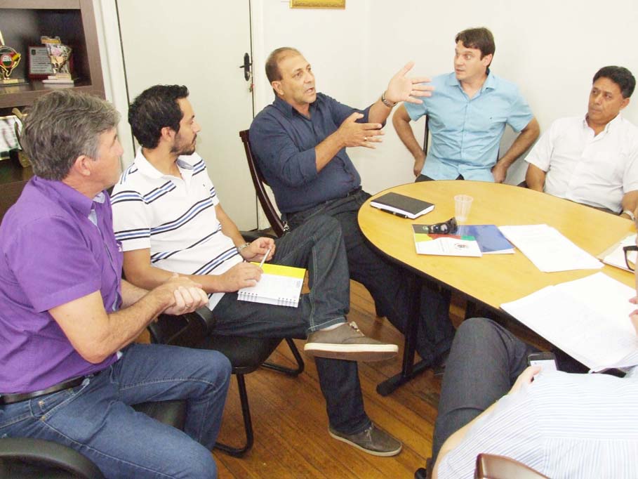 Implantação de táxi adaptado é pauta de reunião na Câmara de Vereadores de Santo Ângelo