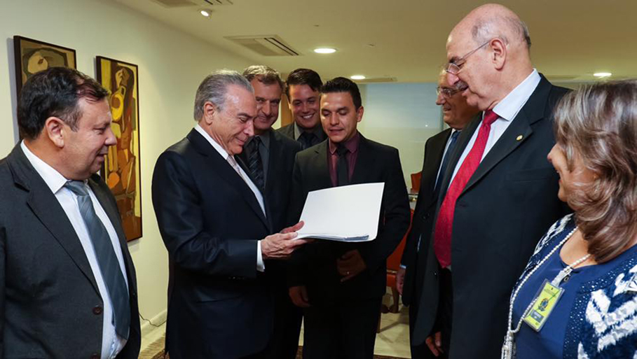  Ampliação do HSA, Aeroporto e Fenamilho foram alguns dos temas abordados pela Comitiva de Santo Ângelo durante encontro com o Presidente Temer 