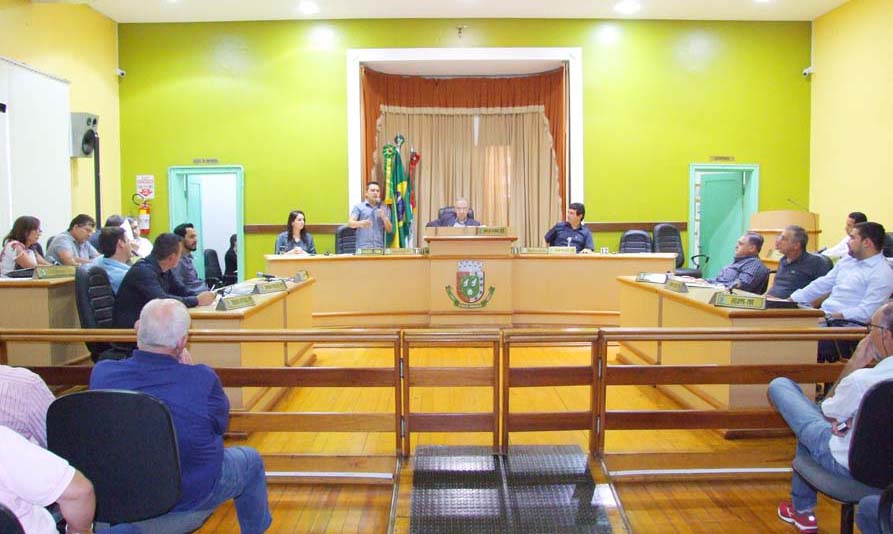 Na primeira sessão ordinária do ano, vereadores aprovam matérias e falam de suas metas para a atual legislatura