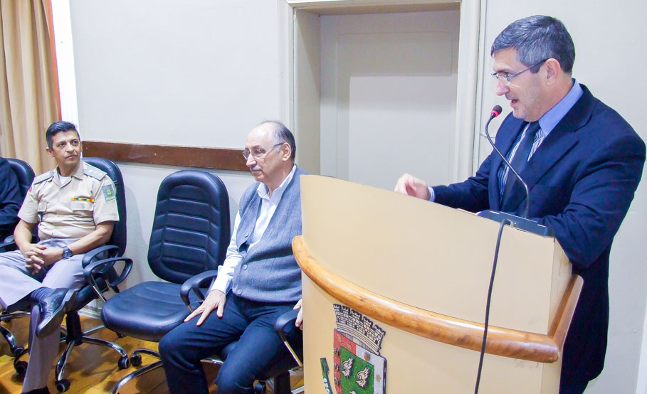 Sessão Solene no Legislativo  presta homenagem ao Policial Civil e Militar 