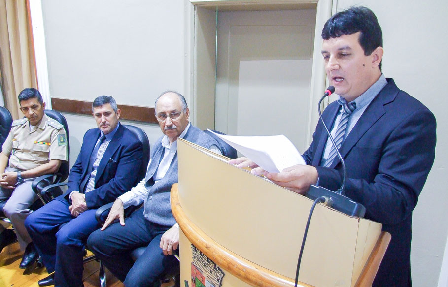 Sessão Solene no Legislativo  presta homenagem ao Policial Civil e Militar 