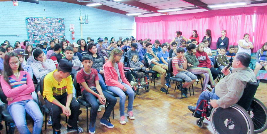 Superação e inclusão foram os temas da palestra do vereador Lauri Juliani na  Escola Madre Catarina Lépori