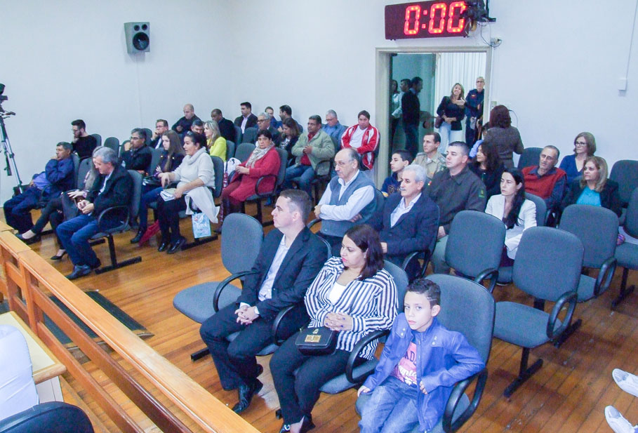 Sessão Solene no Legislativo  presta homenagem ao Policial Civil e Militar 