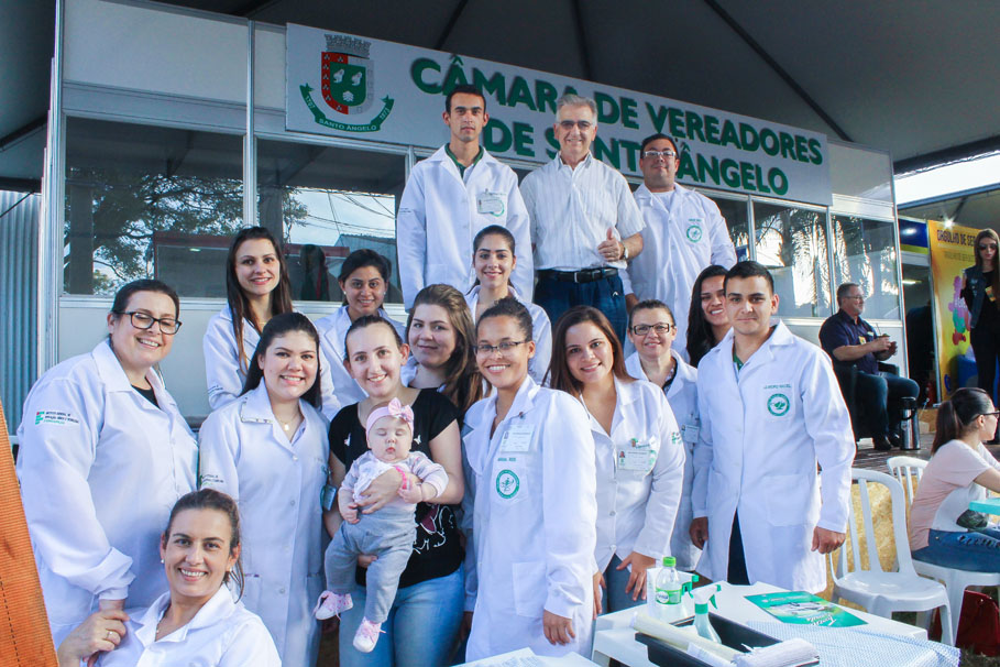 Instituto federal Farroupilha realiza ações no estande da Câmara de vereadores de Santo Ângelo durante a 18° Fenamilho