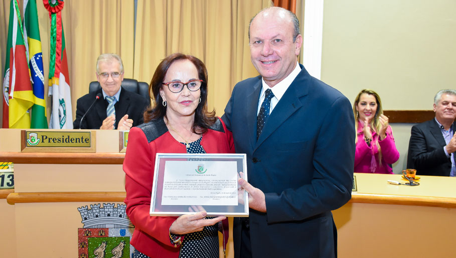 URI recebe homenagem durante sessão no Legislativo Municipal 
