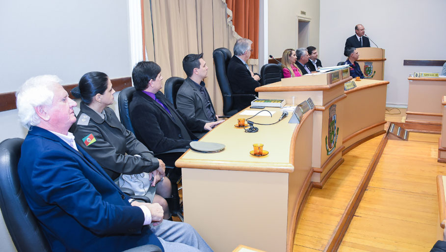 URI recebe homenagem durante sessão no Legislativo Municipal 