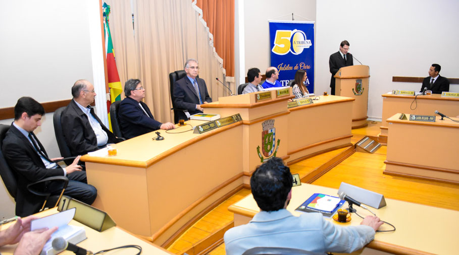Legislativo realiza sessão solene alusiva aos 50 anos do Jornal A Tribuna Regional 