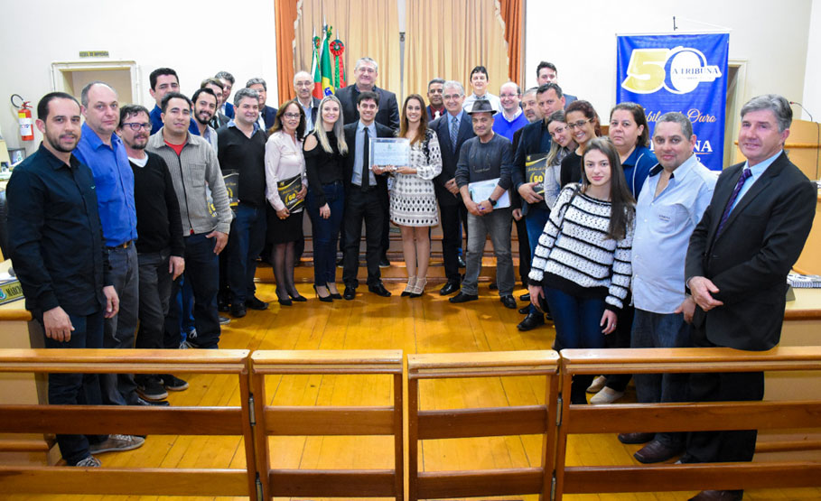 Legislativo realiza sessão solene alusiva aos 50 anos do Jornal A Tribuna Regional 