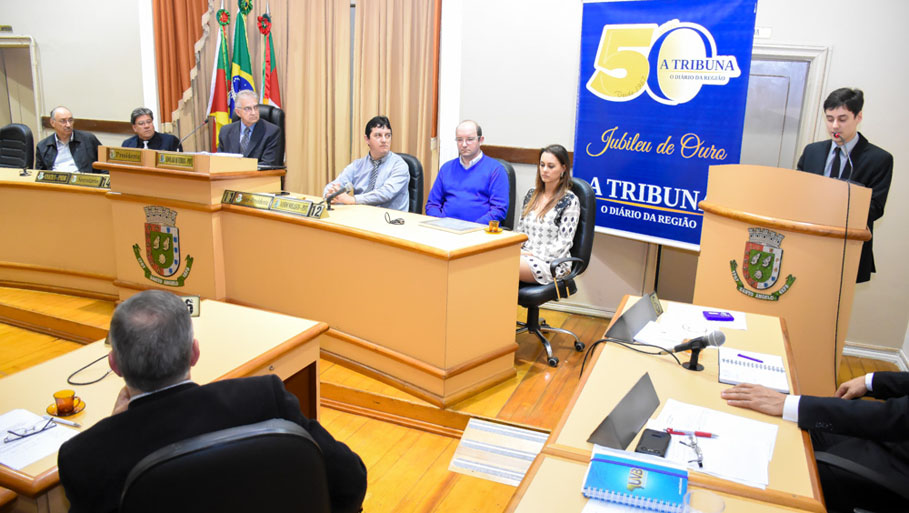 Legislativo realiza sessão solene alusiva aos 50 anos do Jornal A Tribuna Regional 
