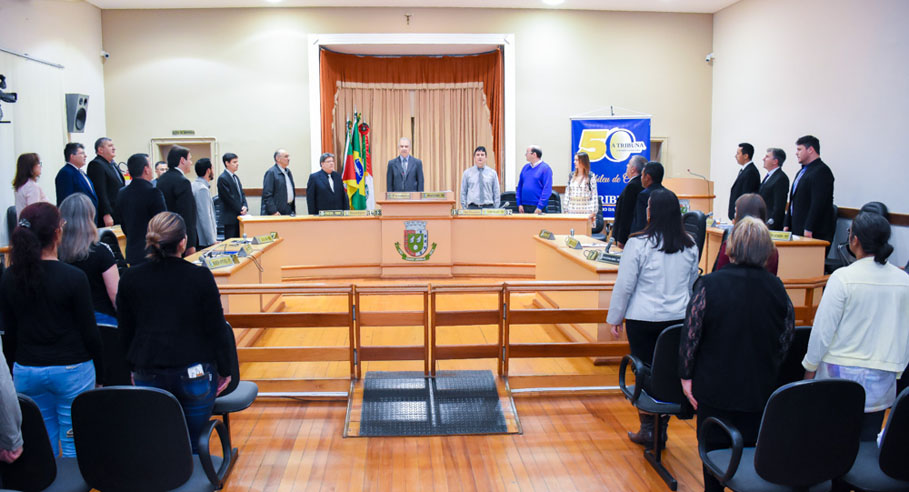 Legislativo realiza sessão solene alusiva aos 50 anos do Jornal A Tribuna Regional 