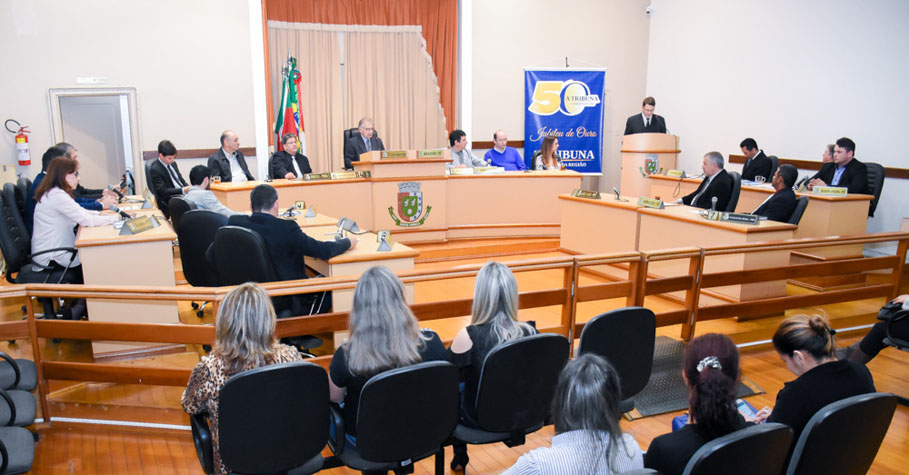 Legislativo realiza sessão solene alusiva aos 50 anos do Jornal A Tribuna Regional 