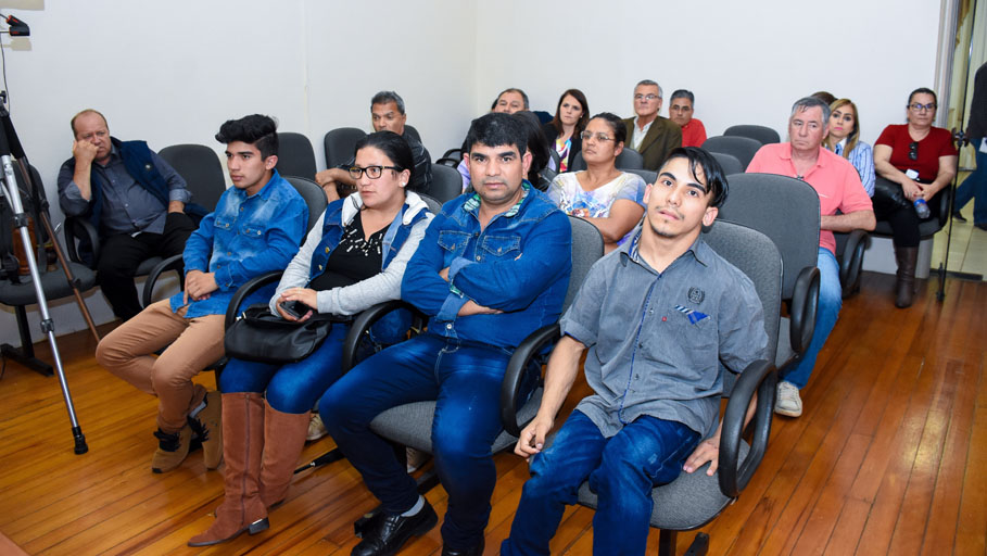 Câmara de Vereadores presta homenagem ao atleta Anderson Oliveira e aos profissionais da área de Educação Física