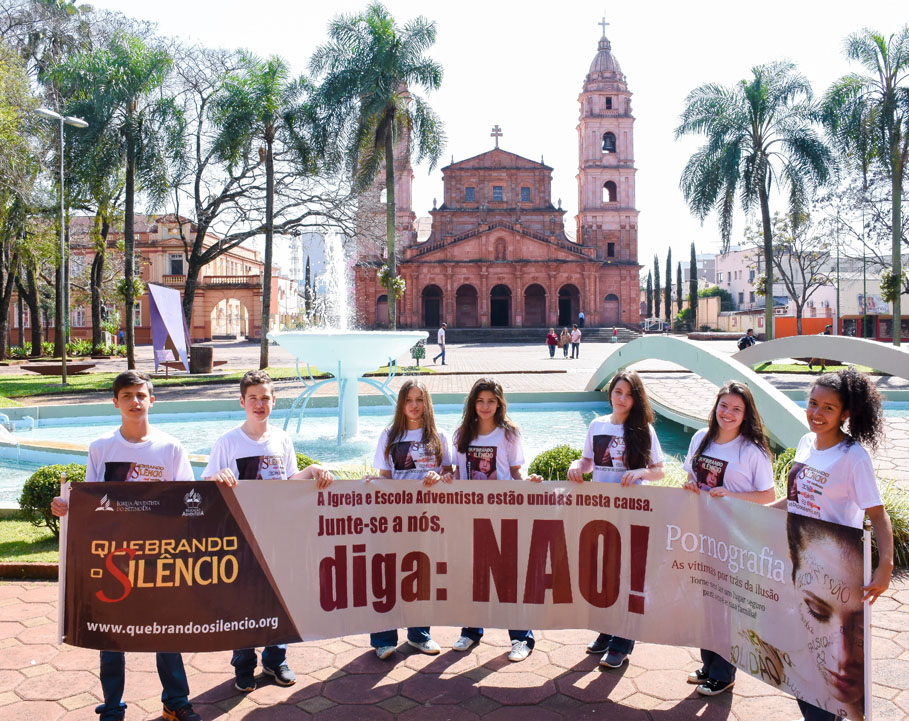 Câmara, Prefeitura e Escola Adventista promovem Passeata 'Quebrando o Silêncio'. Objetivo é combater o abuso e a violência doméstica