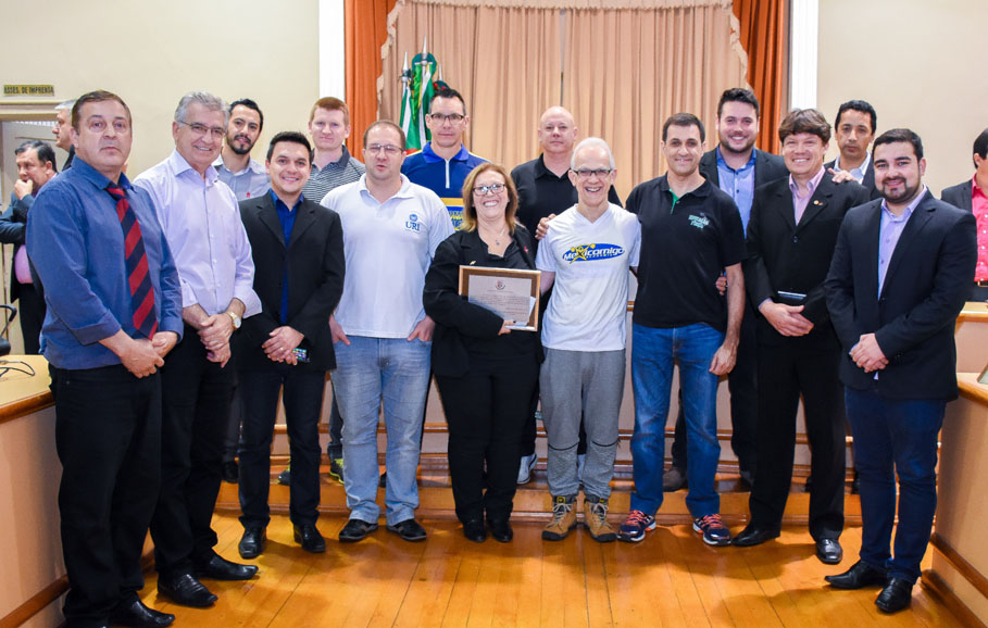 Câmara de Vereadores presta homenagem ao atleta Anderson Oliveira e aos profissionais da área de Educação Física