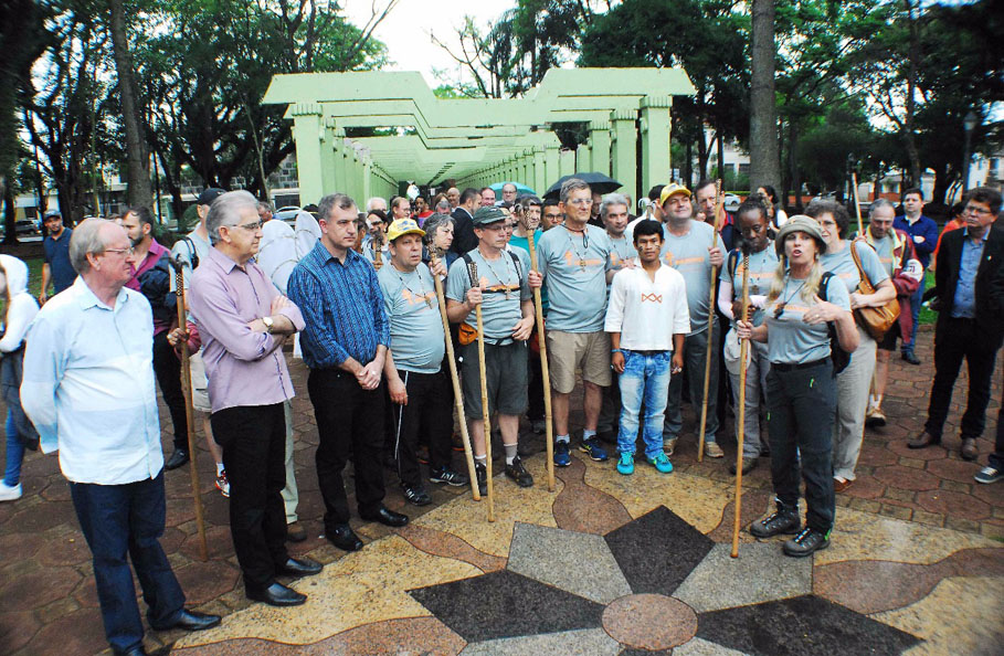 Autoridades recepcionam participantes da 1° Caminhada Internacional do Caminho das Missões