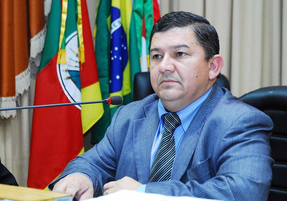 Vereador Everaldo de Oliveira deixa Secretaria de Habitação e retorna à Câmara de Vereadores de Santo Ângelo