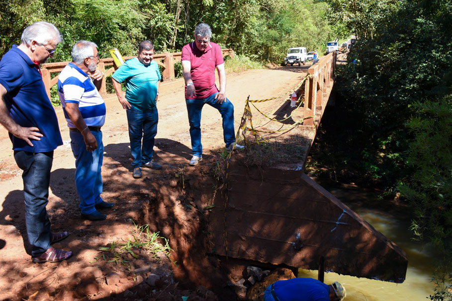 Legislativo acompanha obras de recuperação de estradas do interior do município