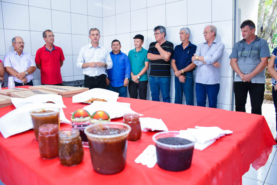 Câmara reitera compromisso com o pequeno produtor e comemora atividades da agroindústria da Buriti.
