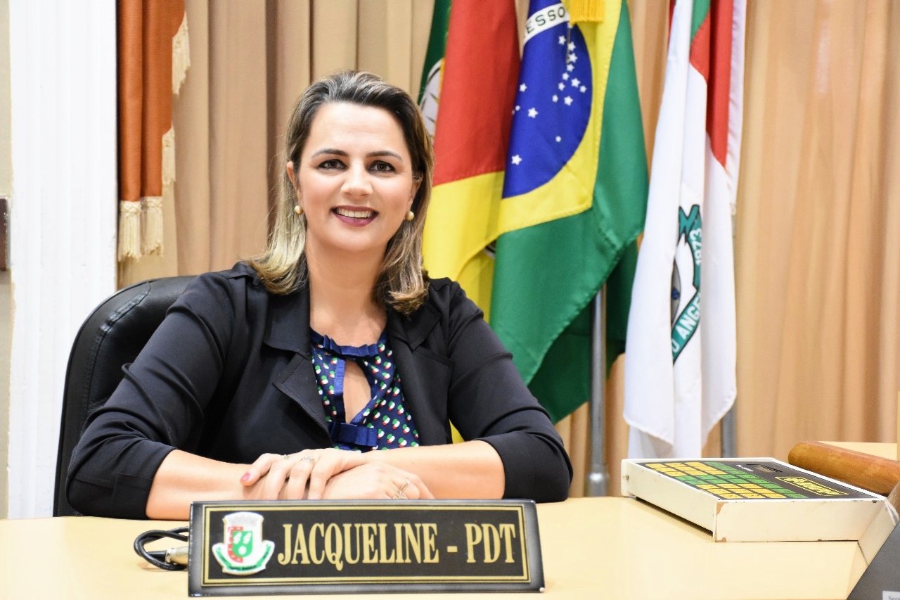 Jacqueline Possebom deve retornar à Câmara de Vereadores no dia 30 de abril