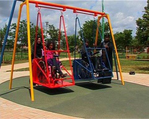Praças de Santo Ângelo poderão contar com brinquedos adaptados para cadeirantes