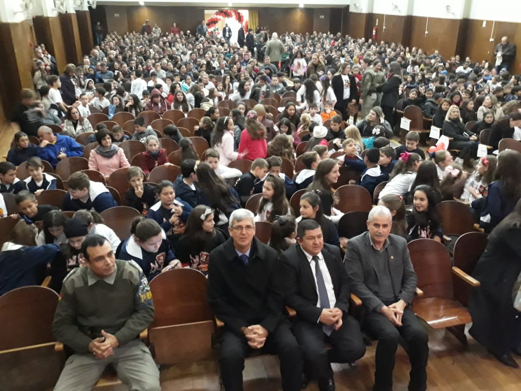 Legislativo acompanha formatura do Programa Educacional de Resistência às Drogas e Violência