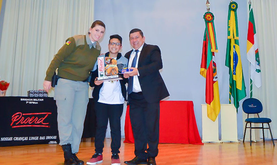 Legislativo acompanha formatura do Programa Educacional de Resistência às Drogas e Violência