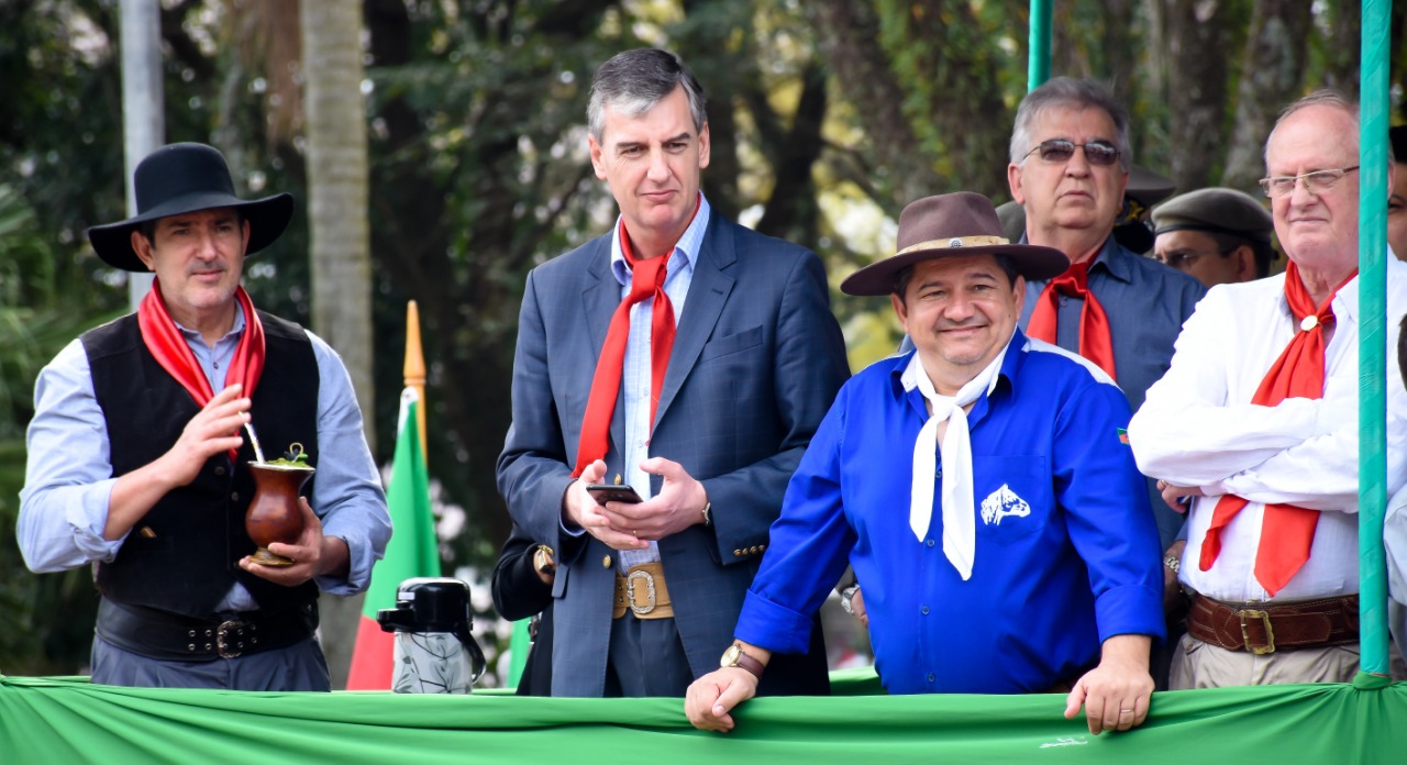 Desfile no Dia do Gaúcho encerra Semana Farroupilha em Santo Ângelo