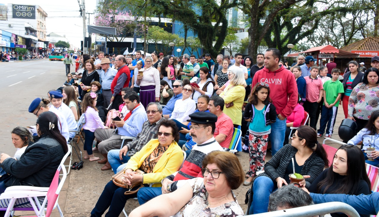 Desfile no Dia do Gaúcho encerra Semana Farroupilha em Santo Ângelo