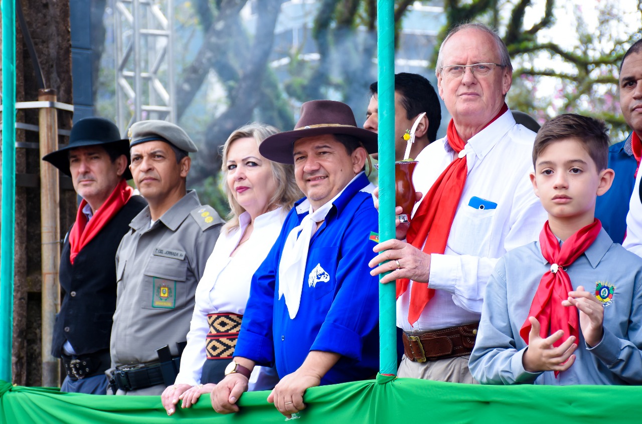 Desfile no Dia do Gaúcho encerra Semana Farroupilha em Santo Ângelo