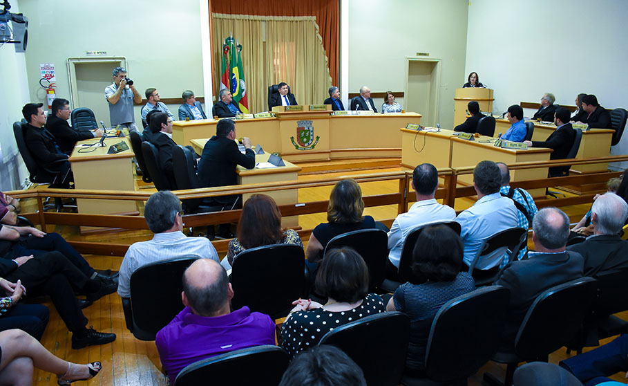 Hermes Antônio Marchetti recebe título de Cidadão Honorário da Câmara de Vereadores