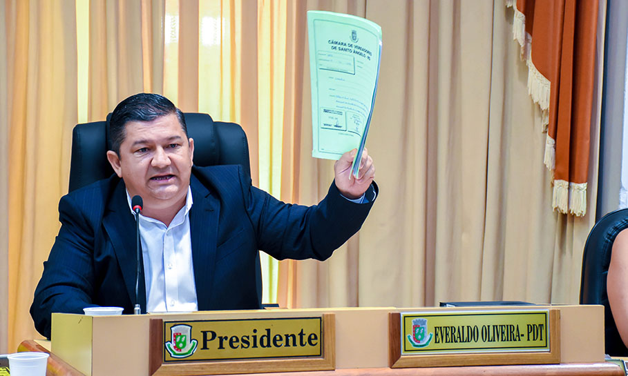 Vereadores pedem vista de projetos apreciados em Sessão Extraordinária