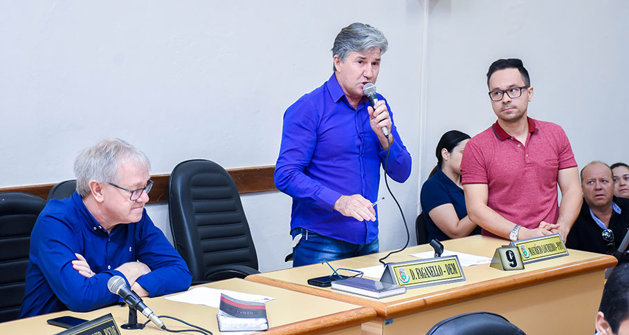 Vereadores pedem vista de projetos apreciados em Sessão Extraordinária