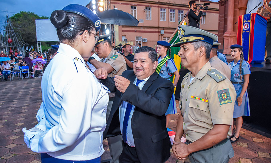 Colégio Tiradentes realiza formatura do Ensino Médio