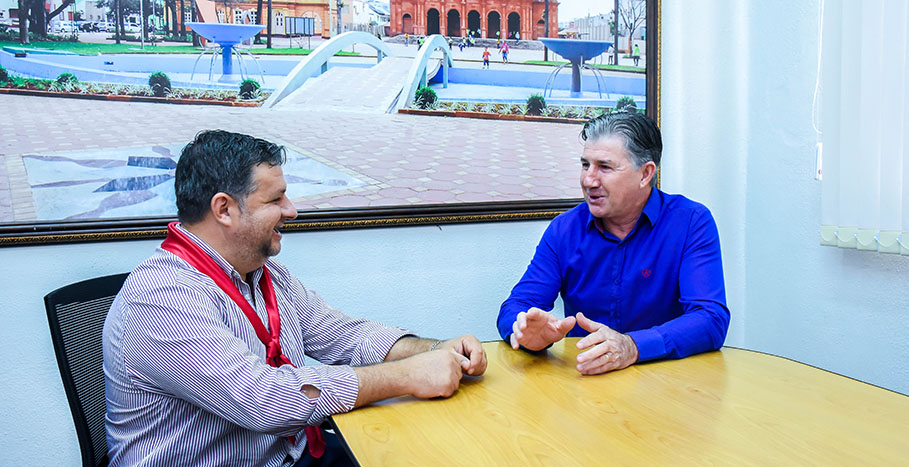 PRESIDENTE DA ASSETRASA VISITA LEGISLATIVO MUNICIPAL