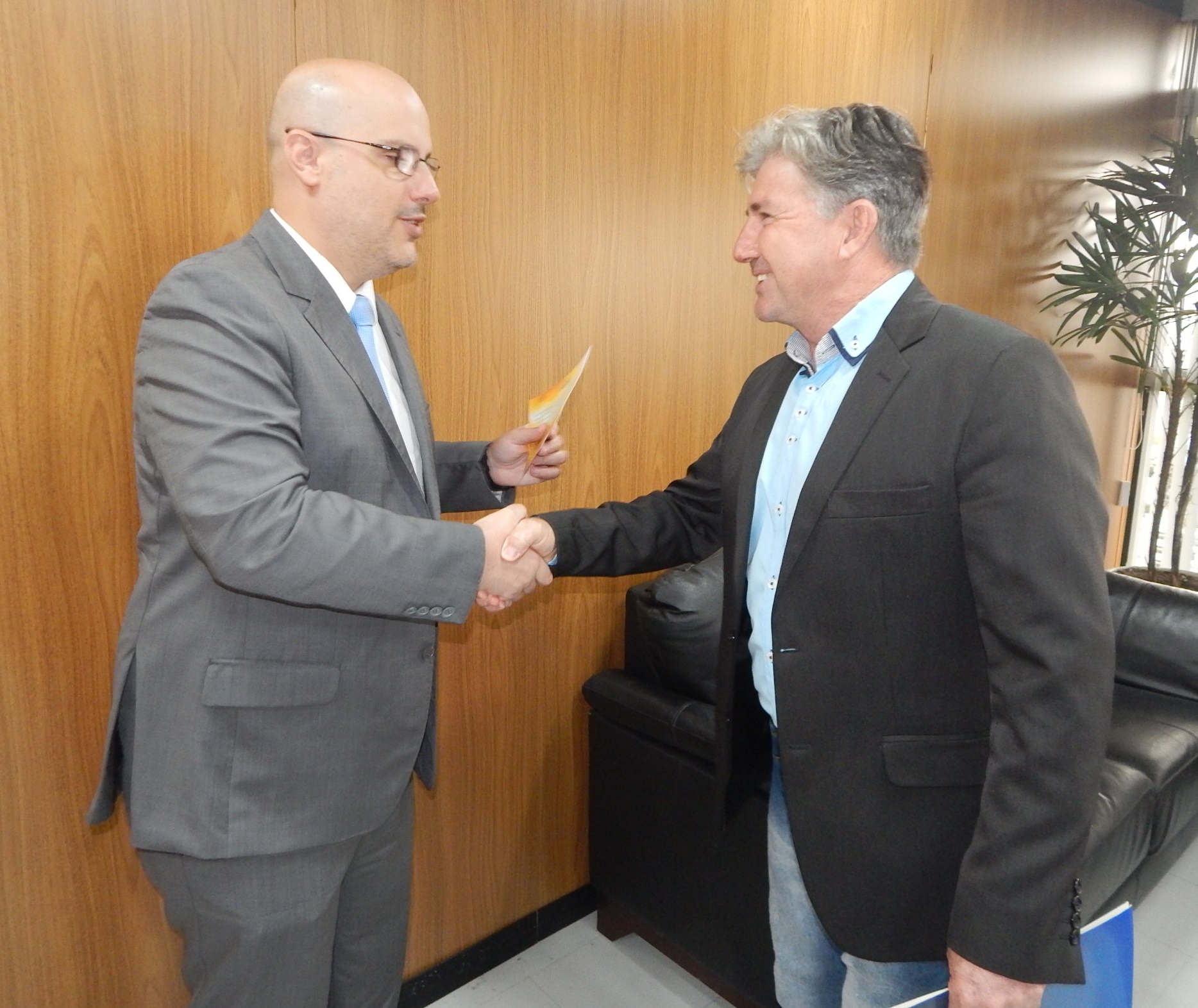Lorenzoni recebe convite e ouve pleitos de Santo Ângelo