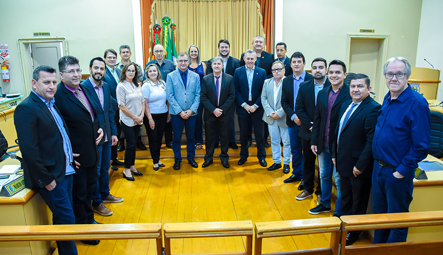 Segunda-feira marcada por homenagens no Legislativo Municipal