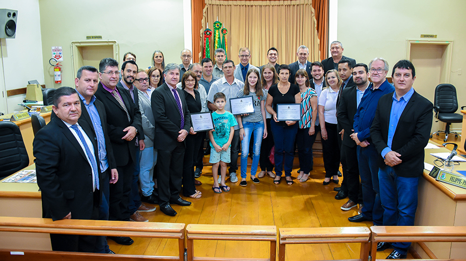 Segunda-feira marcada por homenagens no Legislativo Municipal
