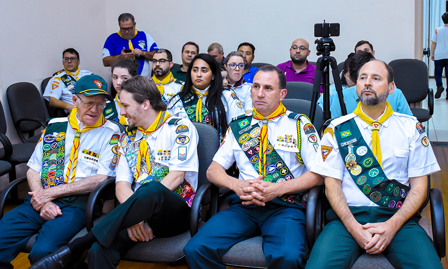 Clube dos Desbravadores da IASD recebe homenagem do Poder Legislativo