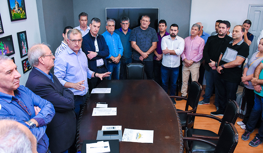Governo Municipal autoriza início do asfaltamento de 30 quadras