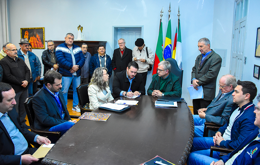 Governo Municipal assina contrato de R$ 4 milhões com a Caixa Econômica Federal