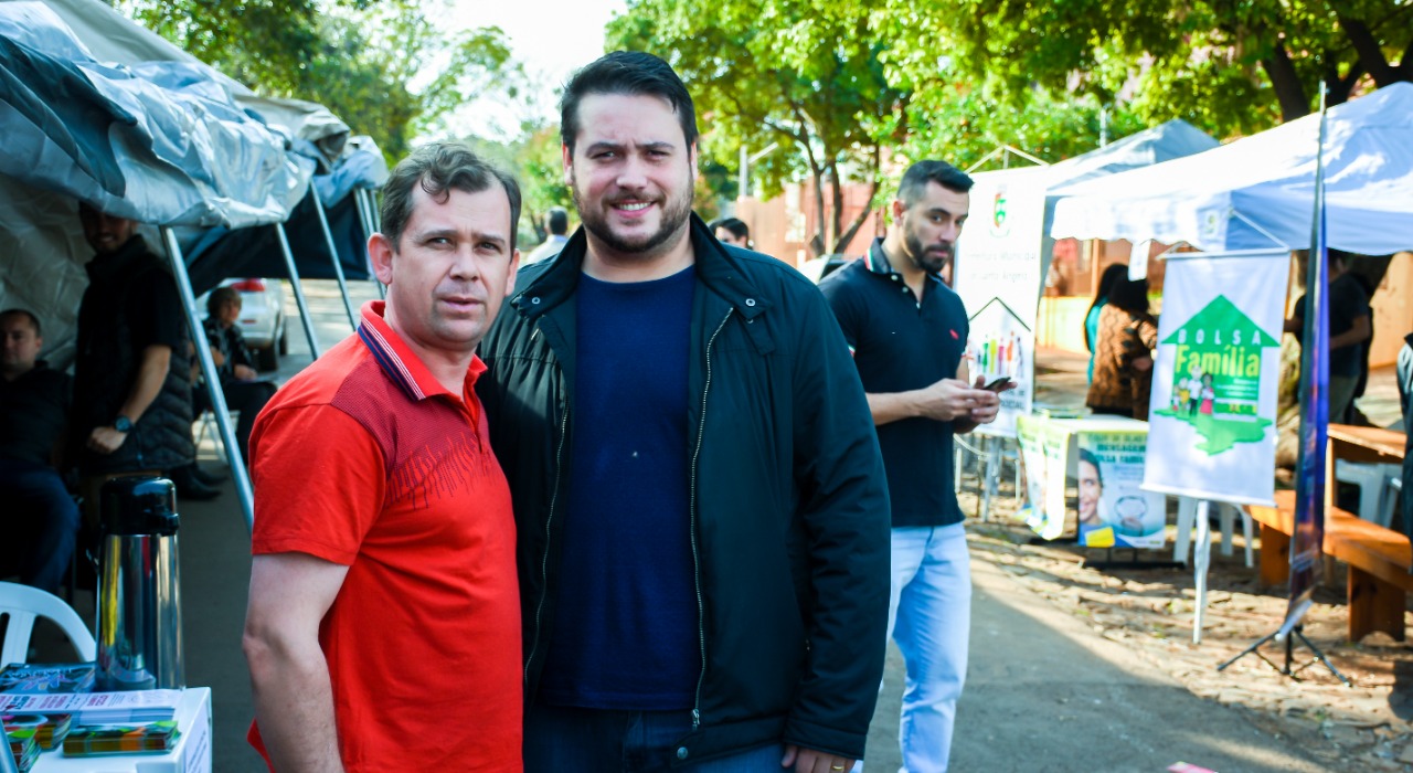 Vereadores Maurício Loureiro e Vinícius Makvitz conferem obras no bairro Subuski 